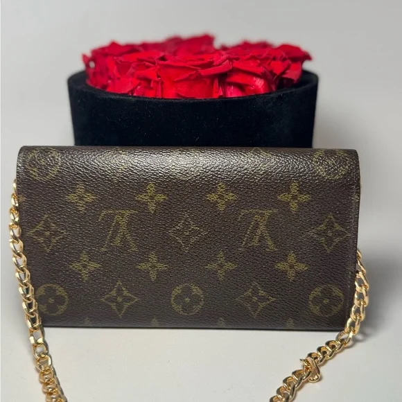 SOLD Louis Vuitton Sarah Monogram Wallet On Chain Vintage Luxury - Picture 2 of 13